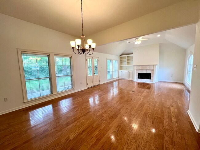 Building Photo - 6120 Parterre Dr