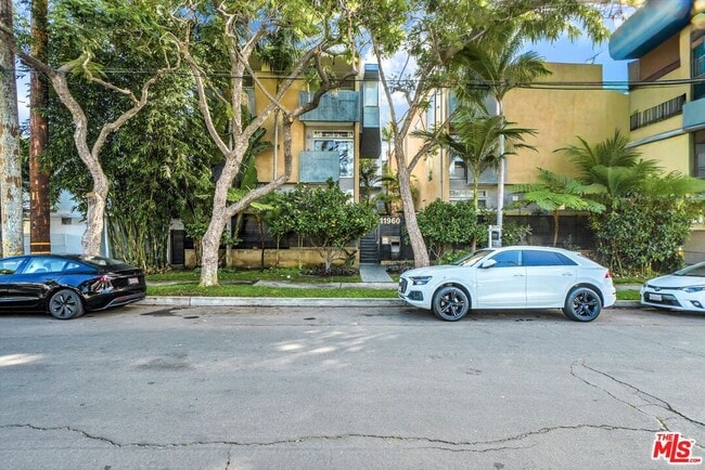 Foto del edificio - 11960 Iowa Ave