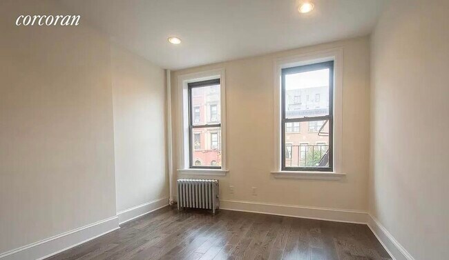 Building Photo - 348 S 4th St