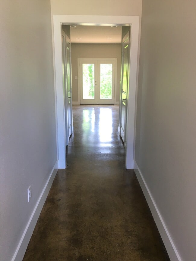 Entry - 10649 Brothers Ln