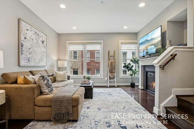 Building Photo - 3057 Chancellor's Way NE