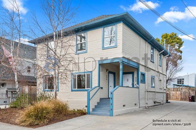 Building Photo - 928 60th St