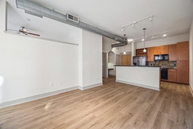 Building Photo - 1901 Post Oak Blvd