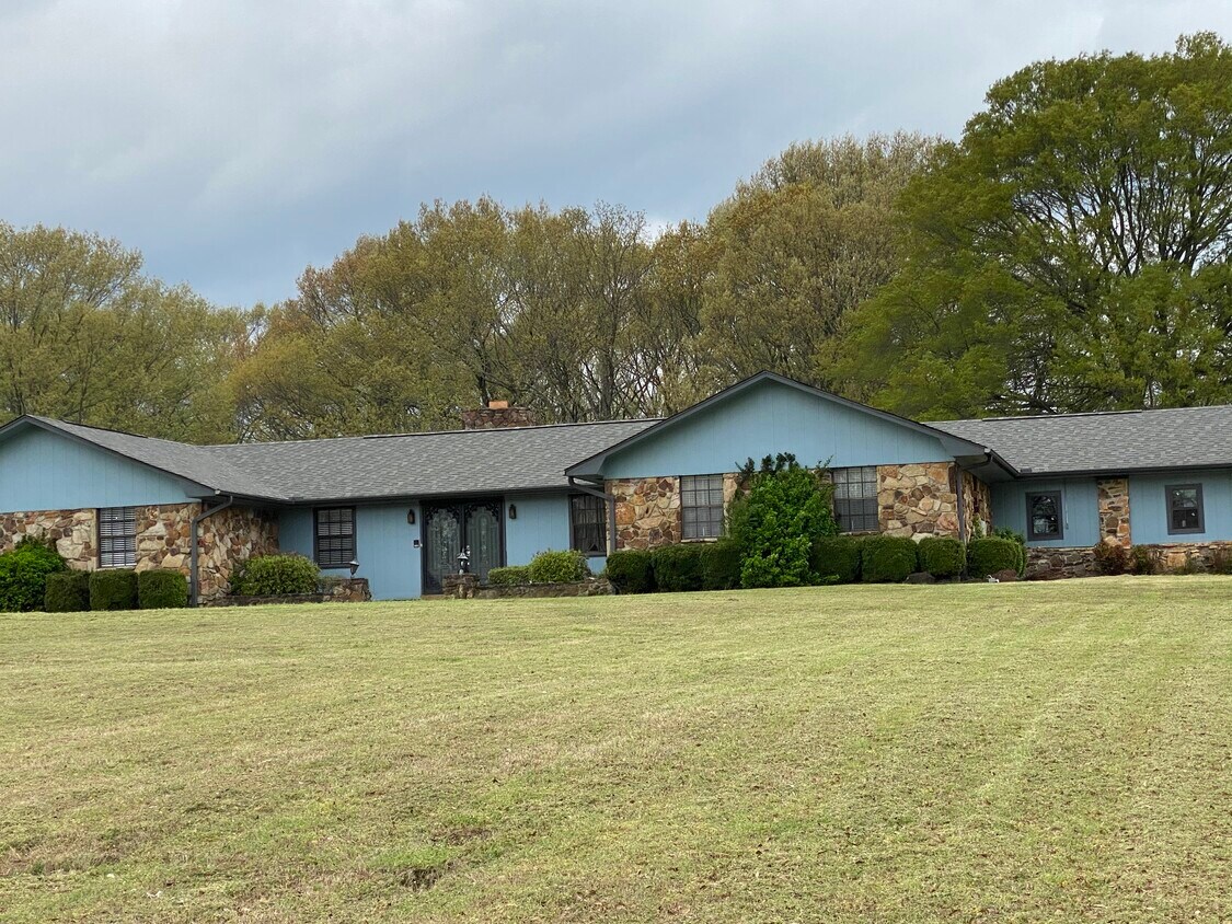 5508 Goodman Rd, Horn Lake, MS 38637 House Rental in Horn Lake, MS
