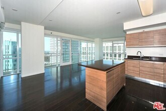 Building Photo - 3785 Wilshire Blvd