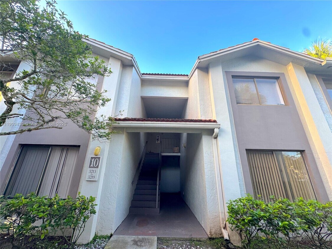 Primary Photo - 3215 Coral Lake Dr