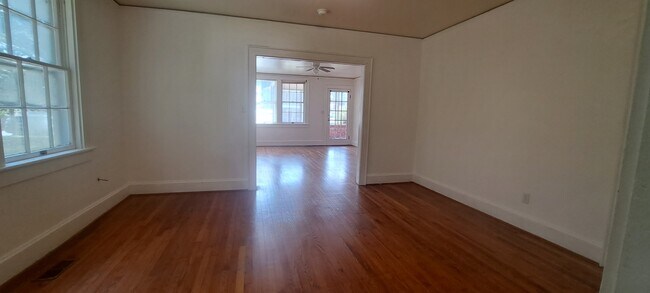 Foto del edificio - 315 Bosley Ave