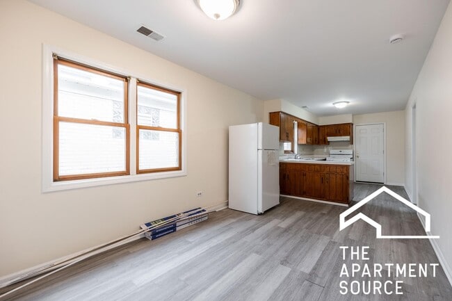 Building Photo - 6323 W Fullerton Ave