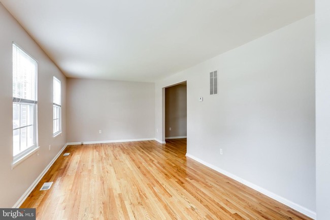 Foto del edificio - 8438 King's Meade Way