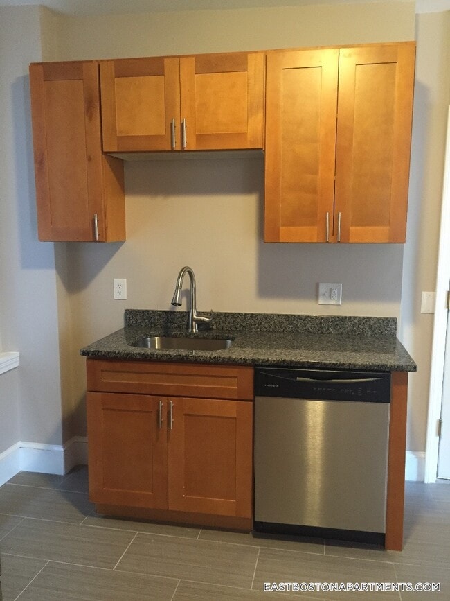 Building Photo - 241 Maverick St