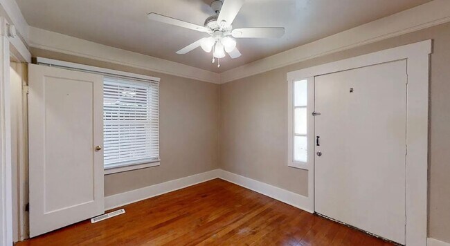 Building Photo - Charming four-bedroom home one block from UNR