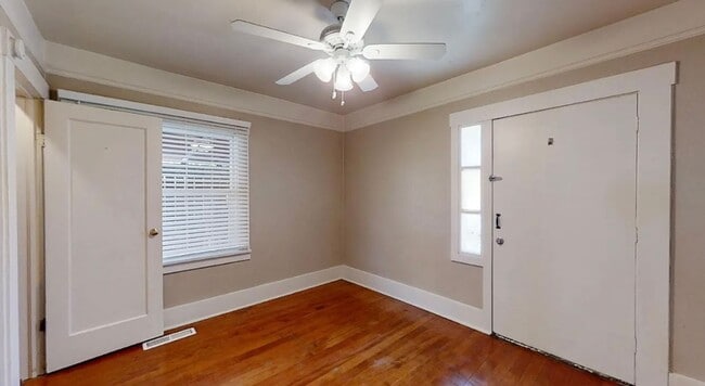 Foto del edificio - Charming four-bedroom home one block from UNR