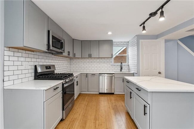 Building Photo - North Hills Area Bungalow