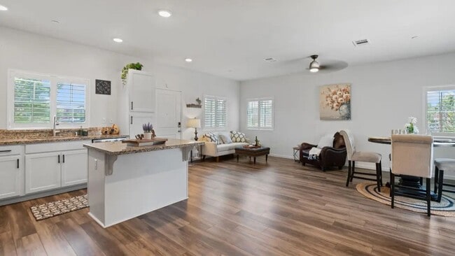Foto del edificio - Beautifully Maintained 3-Bedroom Home w/So...