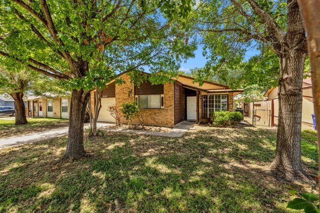 Foto del edificio - 2 Bedroom Rental Home near Brooks City Bas...