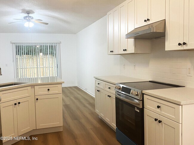 Foto del edificio - 11565 Whisperingbrook Ln