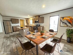 Building Photo - 122 Elm