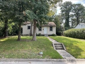 Building Photo - 103 Banks St