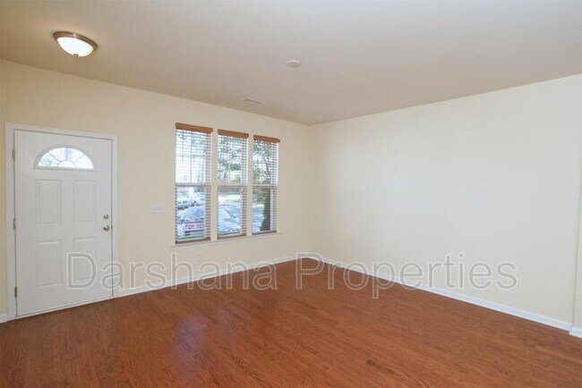 Foto del edificio - 3104 Berkeley Springs Pl
