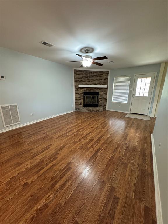 Building Photo - 9134 Lakeside Dr