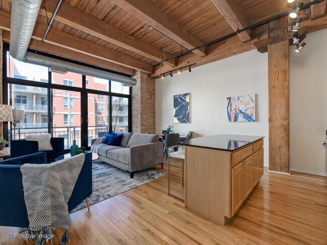 Building Photo - 1250 W Van Buren St