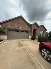 Building Photo - 8527 Golden Field Dr