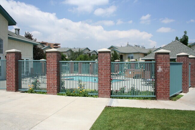 Building Photo - 530 Mohawk Dr