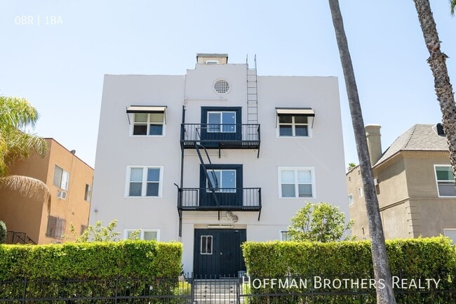 Building Photo - 915 S Kenmore Ave