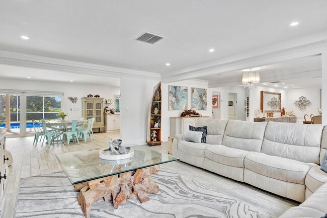 Building Photo - 9010 S Lake Dasha Dr