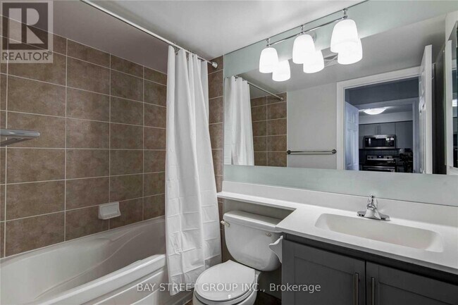 Photo du bâtiment - 310 Burnhamthorpe Rd W