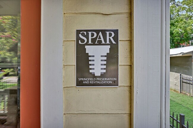 Foto del edificio - 4 bedroom 3 bath Springfield home