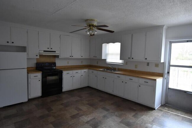 Building Photo - 3 bedroom in Goldsboro NC 27534