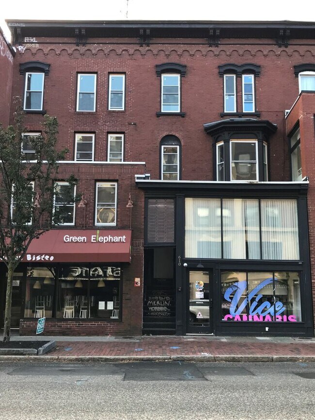 Building Photo - 610 Congress St