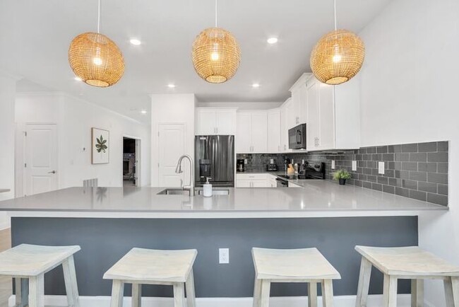 Building Photo - 2706OW  Brand New Storey Lake 10 Bedroom V...