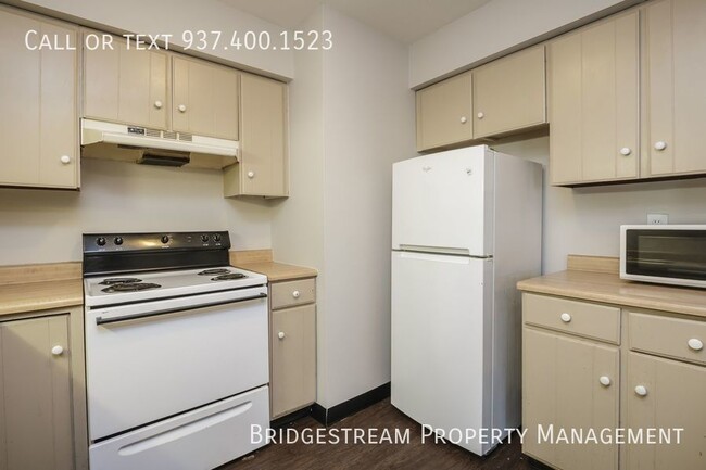 Foto del edificio - Upstairs 2 bedroom, 1.5 bath unit in Fairb...