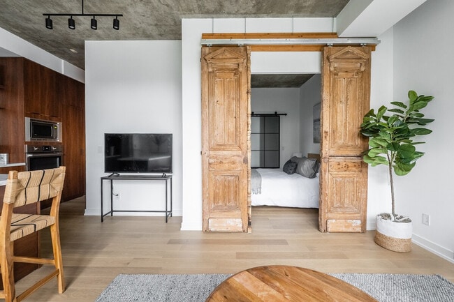 Building Photo - 29 Camden St