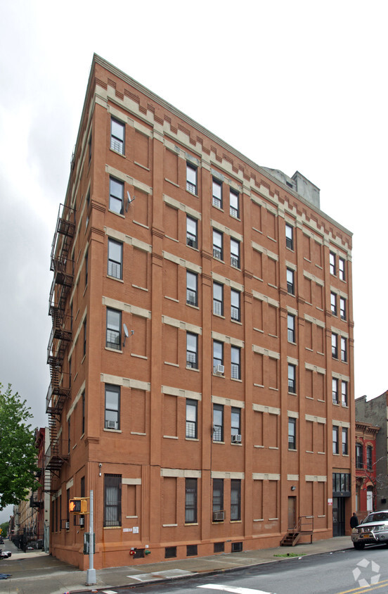 Building Photo - 129 Patchen Ave