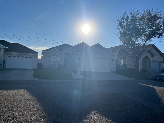 Building Photo - 1709 Bobcat Ln