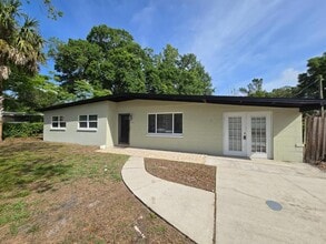 Building Photo - 2921 Sunset Rd