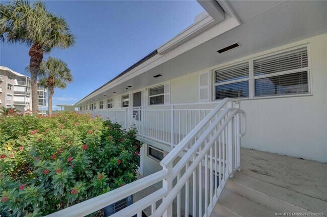 Building Photo - 68 Yacht Club Dr