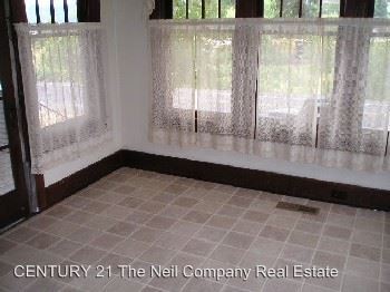 Building Photo - 3 br, 1 bath House - 612 N State St