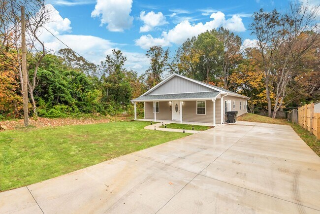 Building Photo - 4Bd/ 2Bath Ranch Style home mins from Down...