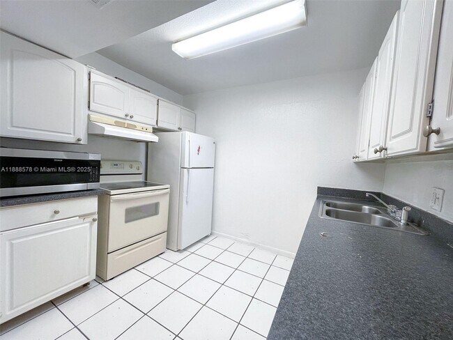 Foto del edificio - 5970 NW 28th St