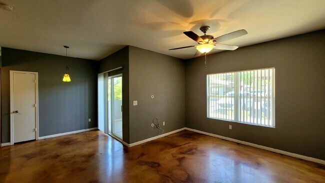 Foto del edificio - 7255 W Sunset Rd