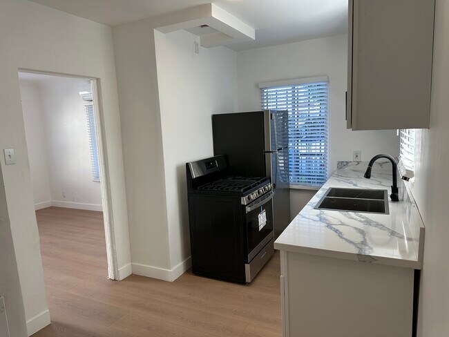 Foto del edificio - 2651 S Cloverdale Ave