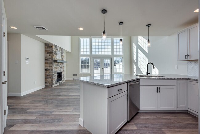 Building Photo - 6 Anna Dr