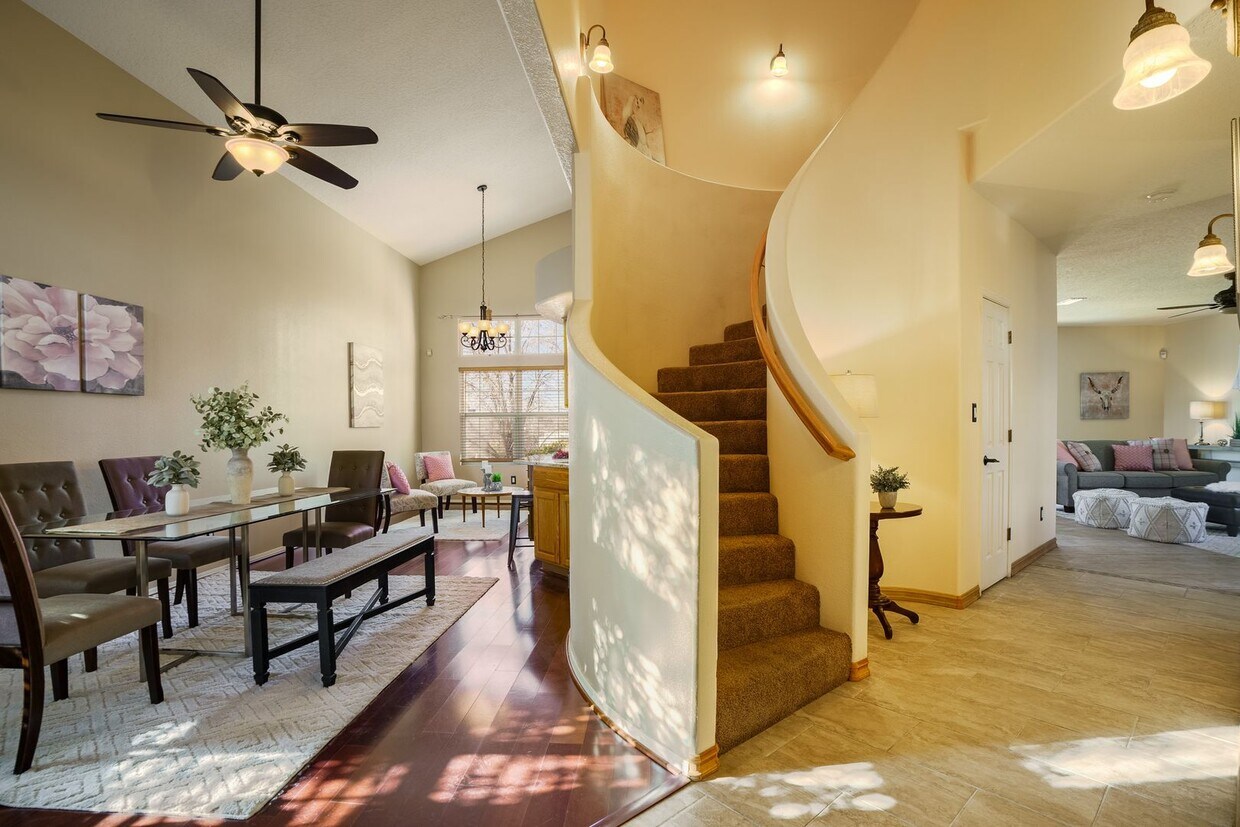 Foto principal - Large single family home on corner lot