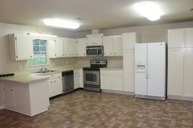 Building Photo - PRE-LEASING 8/1/18   Great Updated 4 Bedroom Home