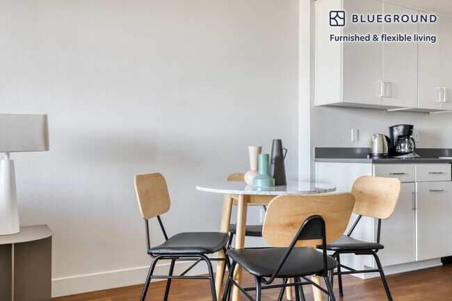 Foto del edificio - 417 Centinela Ave