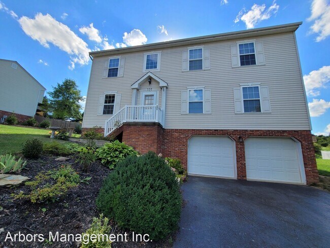 Building Photo - 4 br, 3.5 bath House - 131 Maclaine Drive